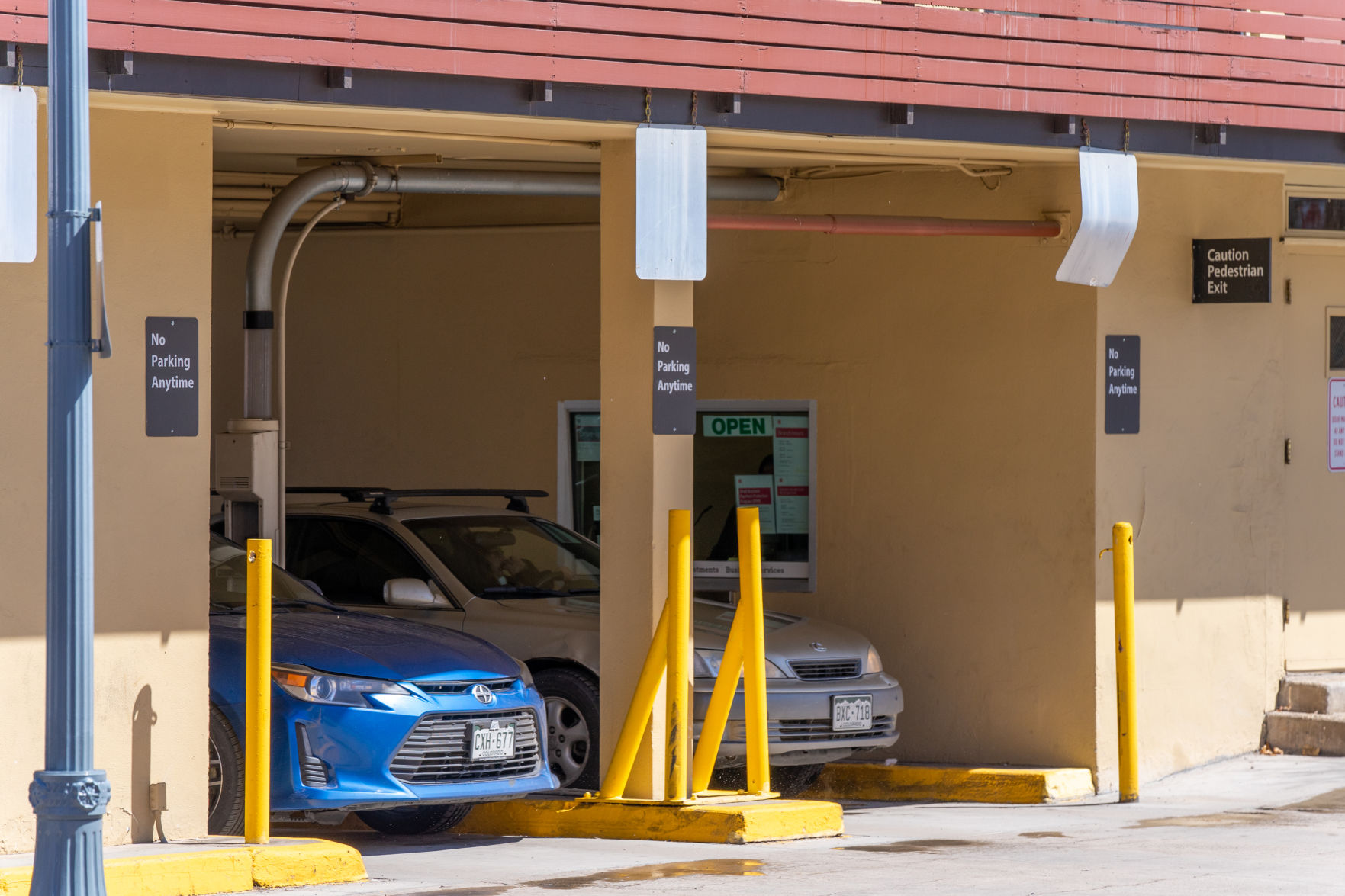 200403_WellsFargoDriveThru03_CT